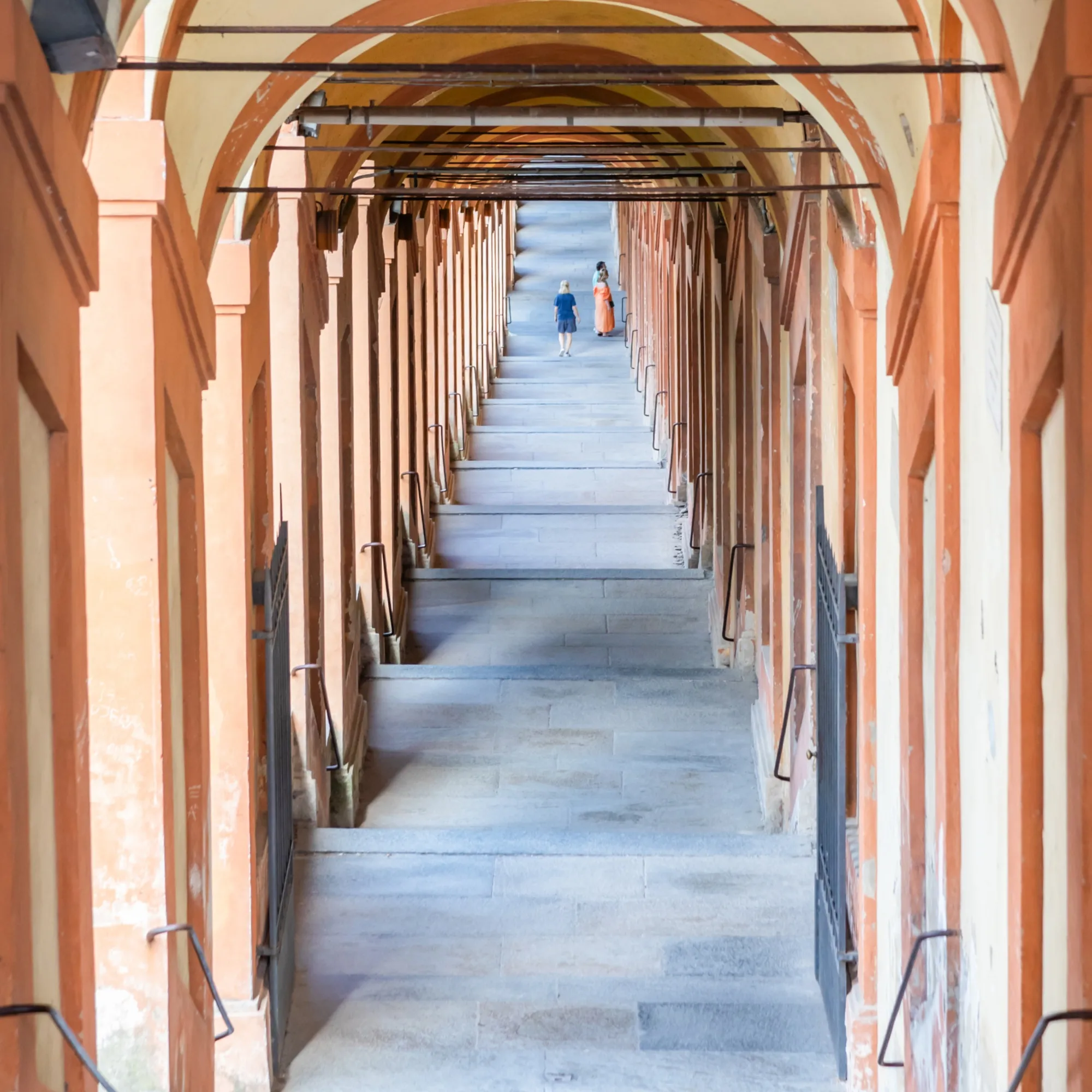 2-Santuario-della-Madonna-di-San-Luca-quadrato