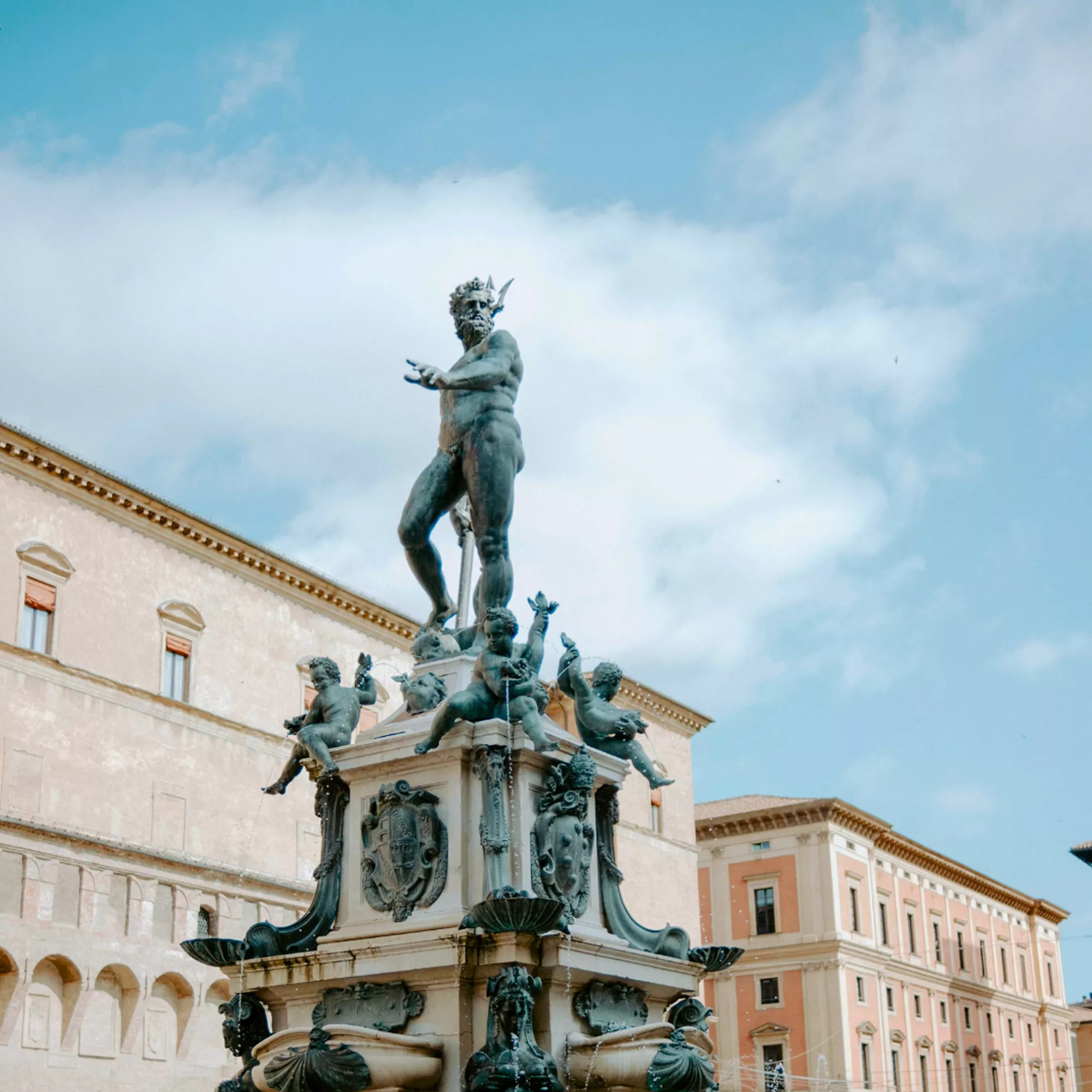 Food-tour-a-bologna-Food-tour-Bologna-Piazza-Maggiore-quadrato