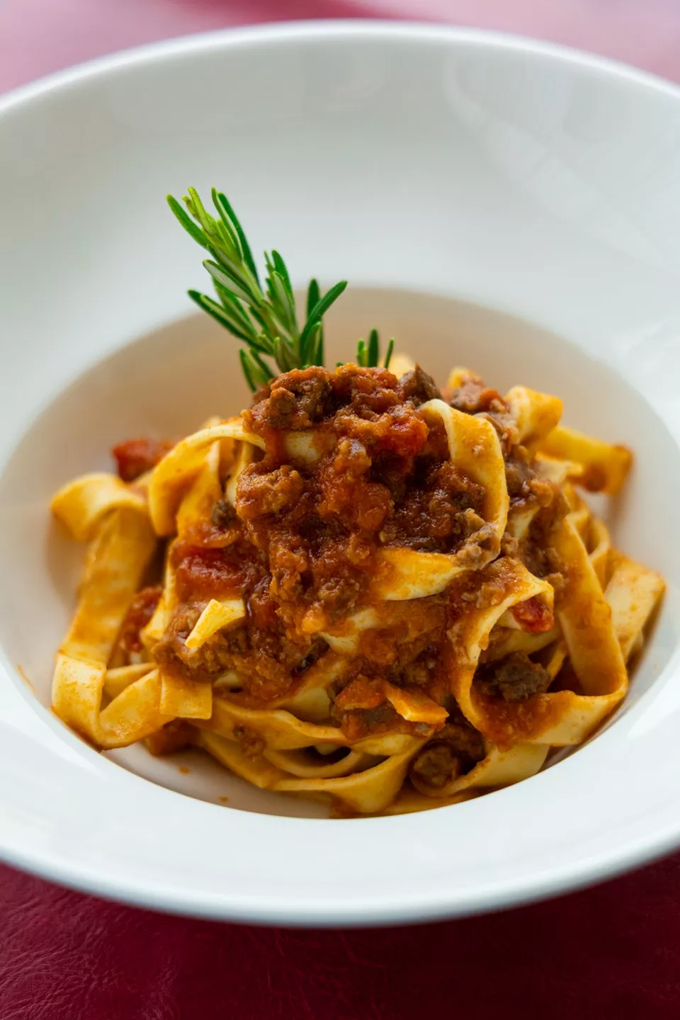 Food-tour-a-bologna-Tagliatelle-al-ragù-bolognese-verticale