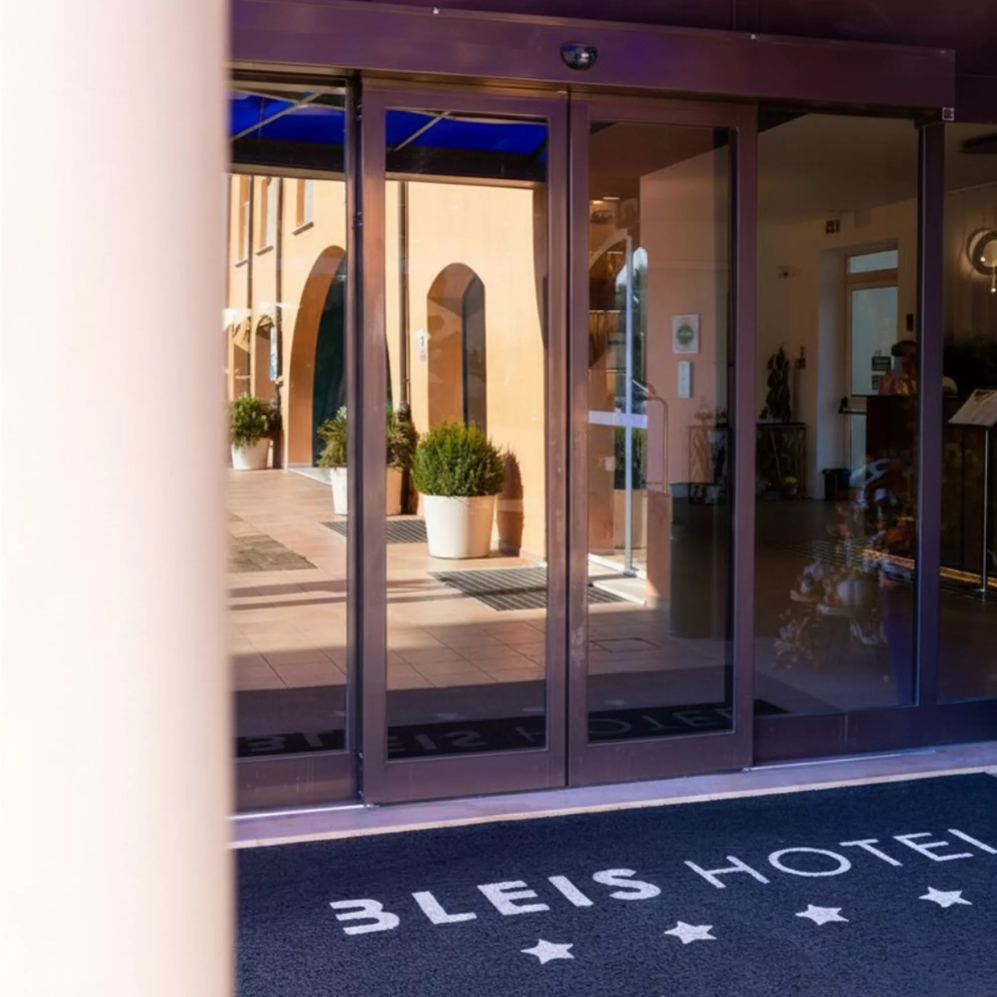 Ingresso-Bleis-Hotel-Bologna-quadrato